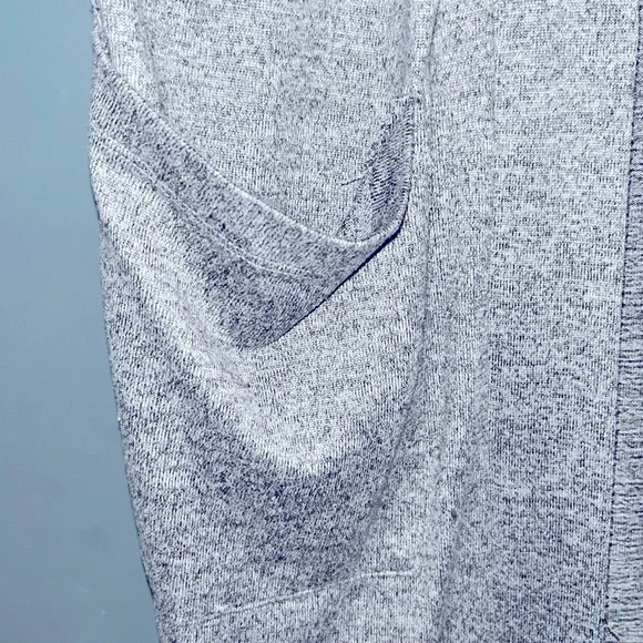 Long Sleeve Cardigan w/pockets - Picture 3 of 7